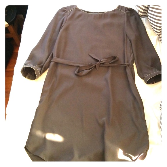 H&M Dresses & Skirts - H&M long sleeve polyester dress
